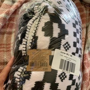 Pink Sherpa blanket new